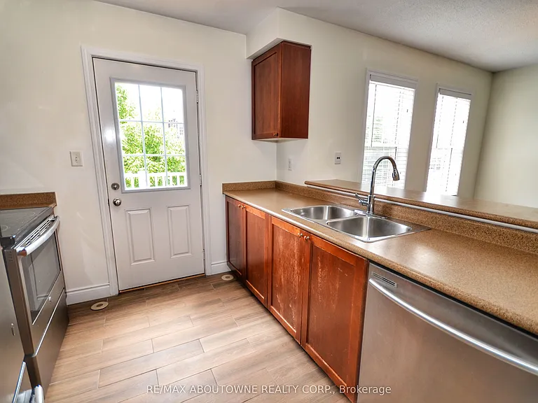 3057 Dewridge Ave — Photo 6
