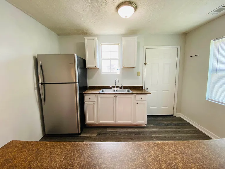 1260 Hillridge Dr — Photo 9