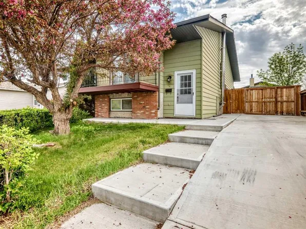 4218 W 38th St NE, Calgary, AB T1Y 5S7