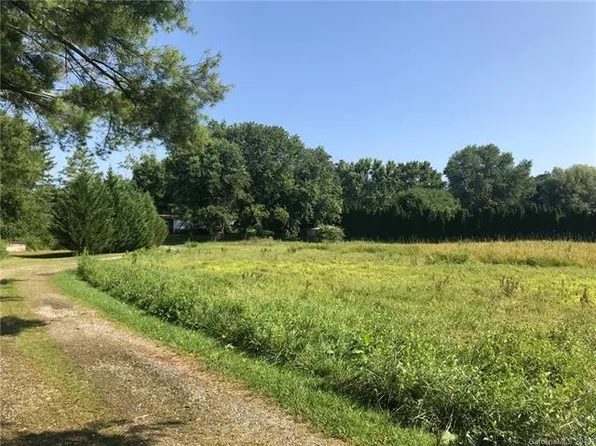 5640 Boylston Hwy, Mills River, NC 28759