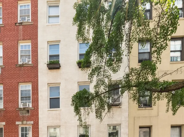 310 East 51st Street image 16 of 16