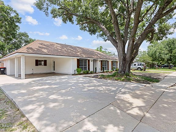 3rd image of 808 Dulles Dr