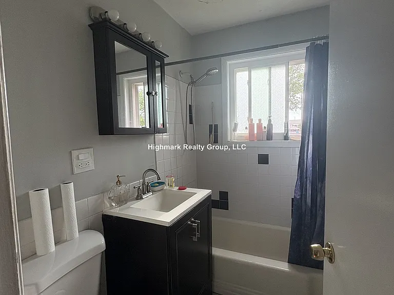 9211 Skokie Blvd #208 — Photo 4