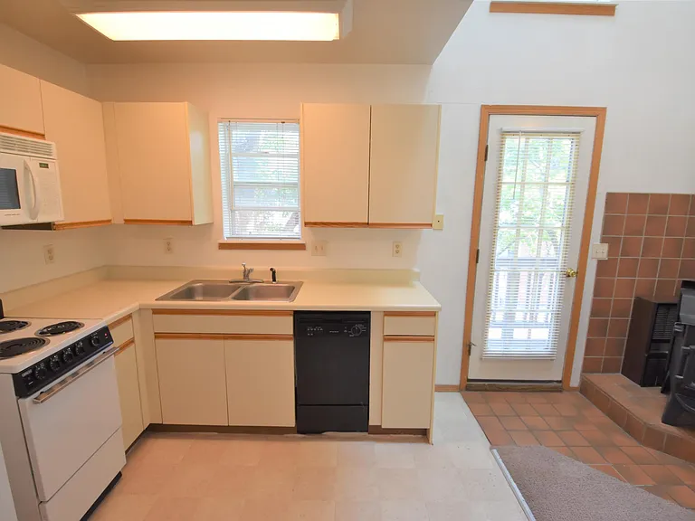 1018 Marine St #3 — Photo 6