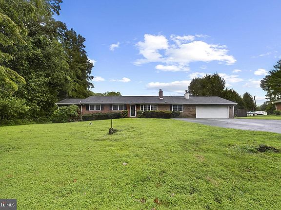 2nd image of 2114 Oaklyn Dr