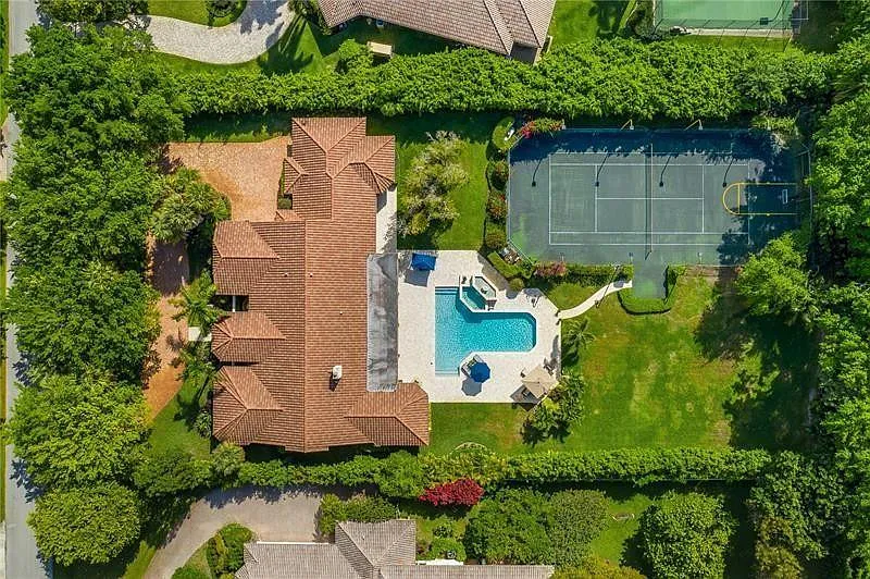 8208 Twin Lake Dr