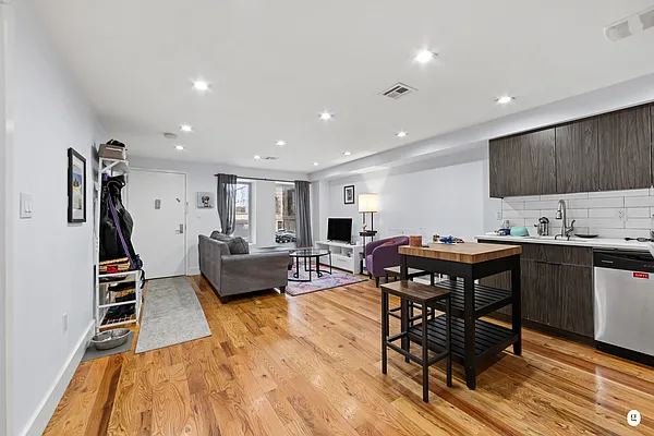 Rented by The Galatz Group | media 26