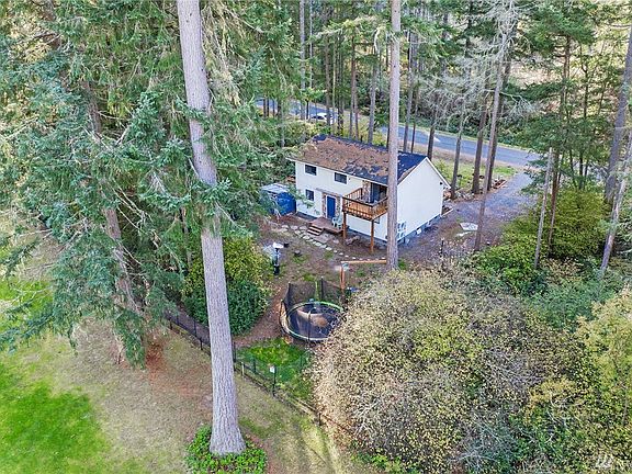 3rd image of 10617 Tahoma Dr