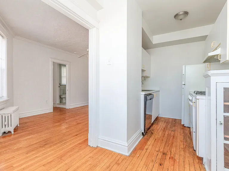 7350 Lindell Blvd #202 — Photo 6
