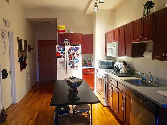 4th image of 353 Grove St APT 4B