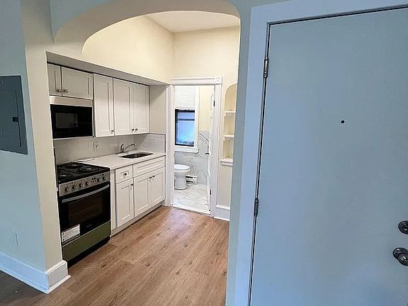 5th image of 1729 W Erie Ave APT 3