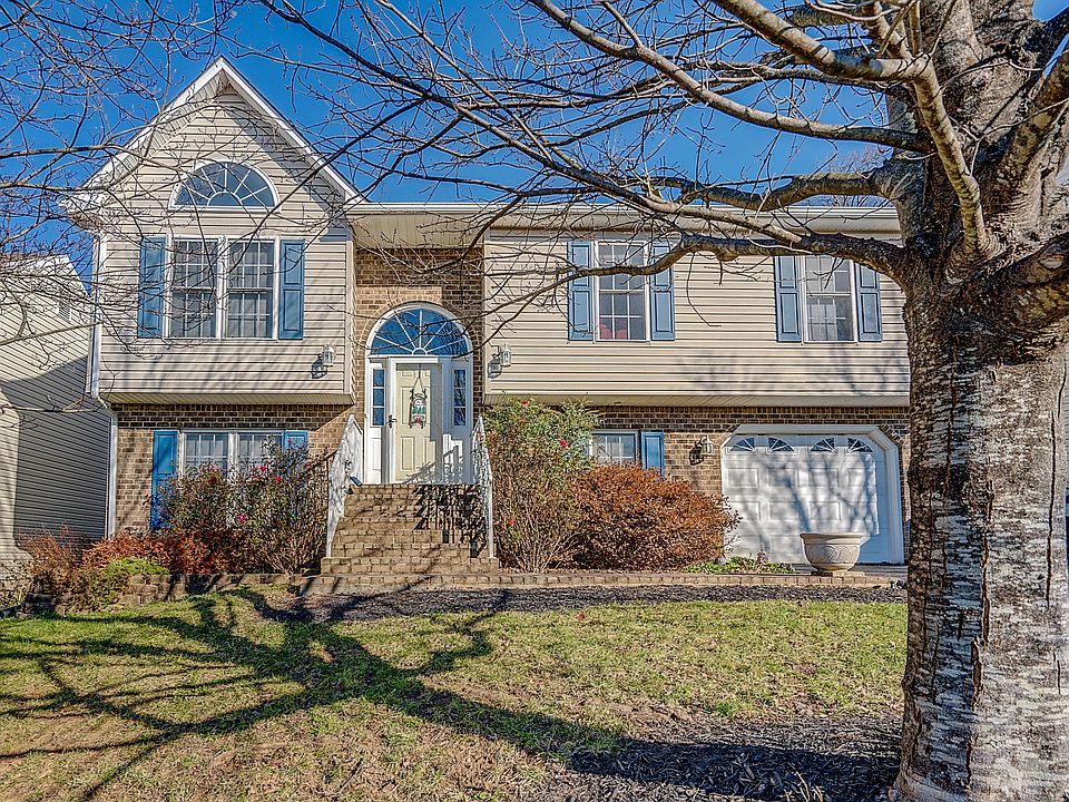 1st image of 5011 Meadow Crossing Ln NE