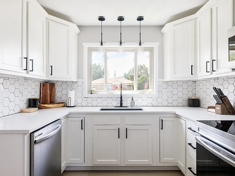 10516 Pearl St — Photo 3