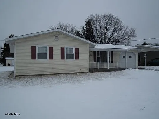 301 E State St photo 1