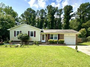 246 Azalea Dr, Spring Lake, NC 28390