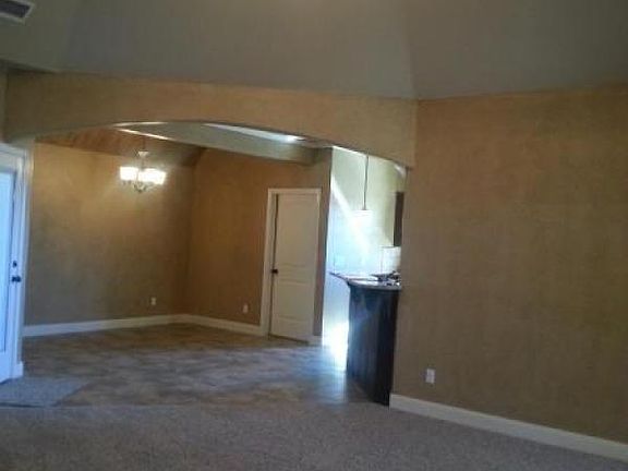 4th image of 3918 Durham Dr
