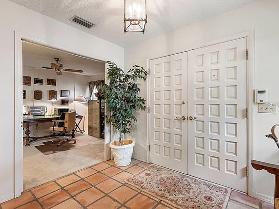 5th image of 2020 Wisteria Ln