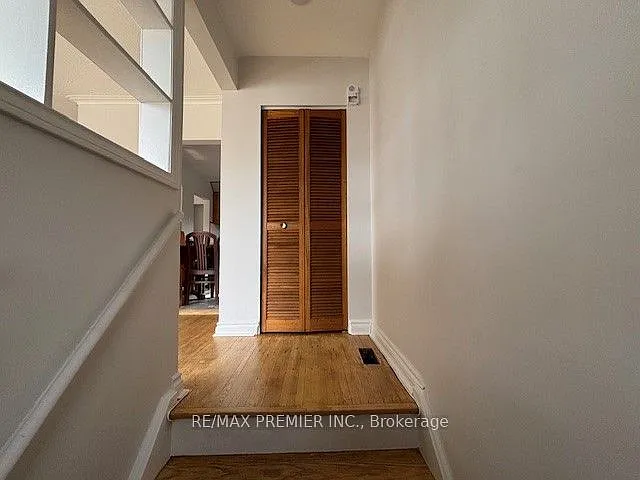 199 Gracedale Blvd #MAIN FLOOR — Photo 3