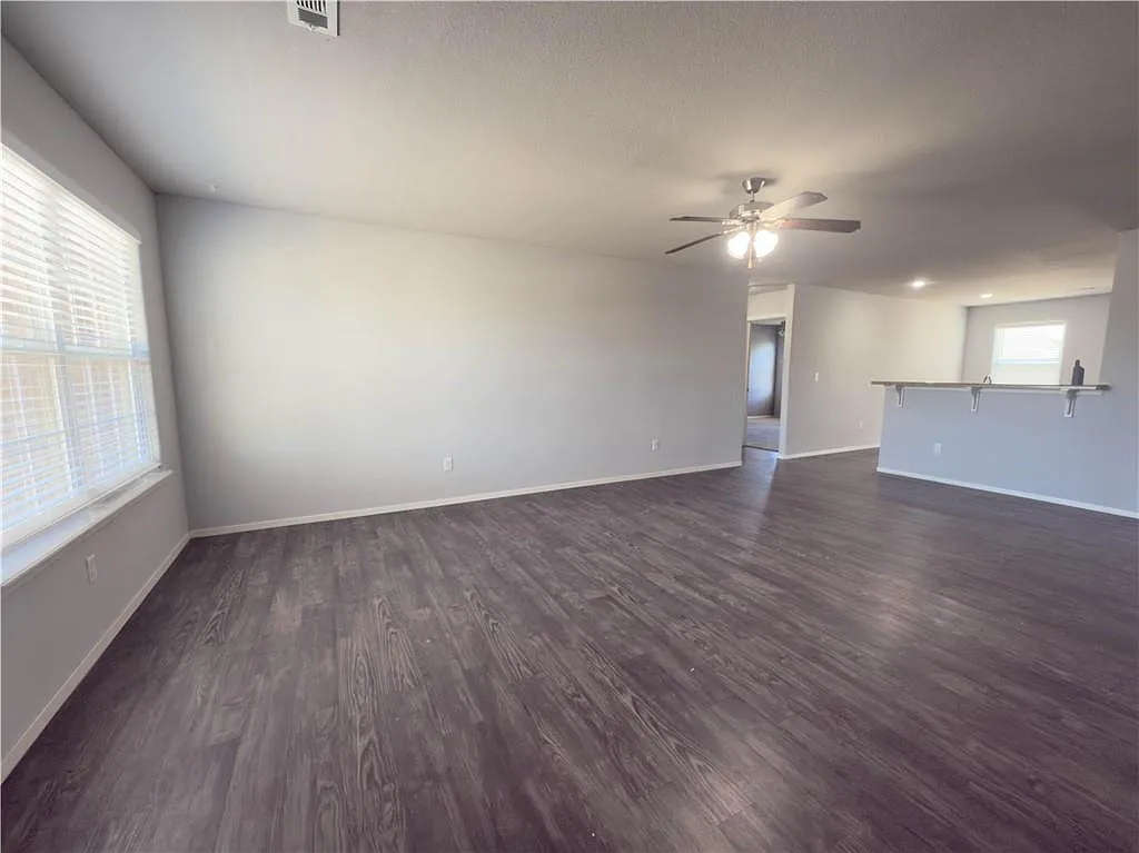 4 bed, 1524 sqft, $1,700 — Photo 3