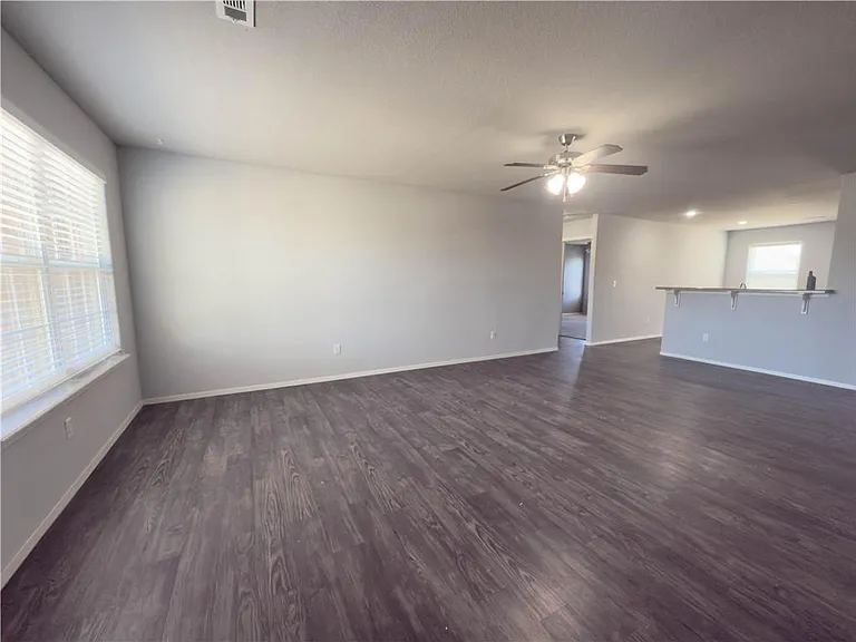 741 Morningside Dr — Photo 3