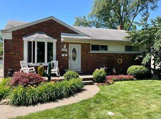 23000 Brookdale Blvd, Saint Clair Shores, MI 48082