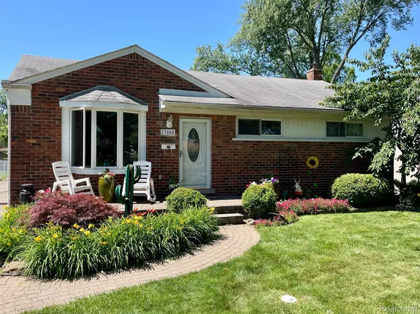 23000 Brookdale Blvd, Saint Clair Shores, MI 48082
