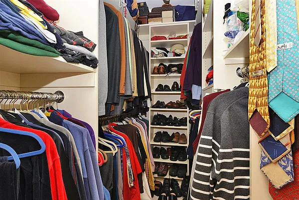 Sold by RE MAX Team | media 20