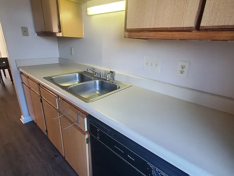 750 Pinewood Dr — Photo 6