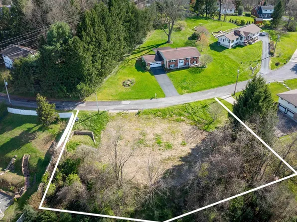 668 Kenwood Pl, Morgantown, WV 26505