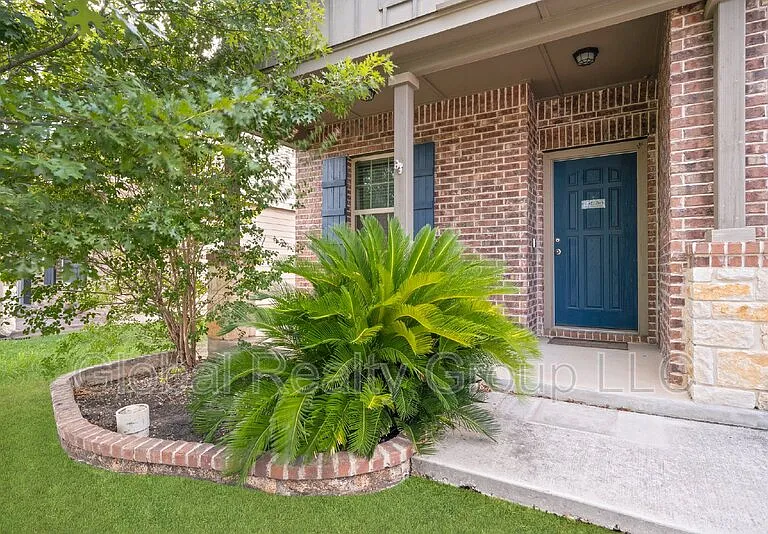 516 Stonebrook Dr — Photo 4