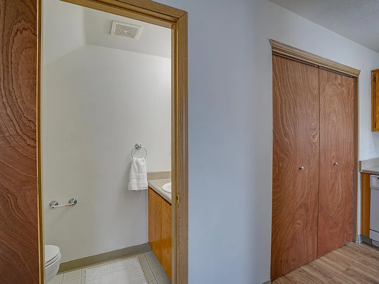 Beverly Rose Apartments — Photo 19