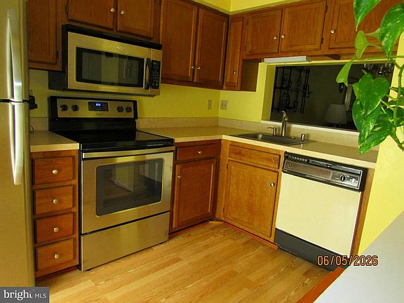 3rd image of 550 Dahlgreen Rd