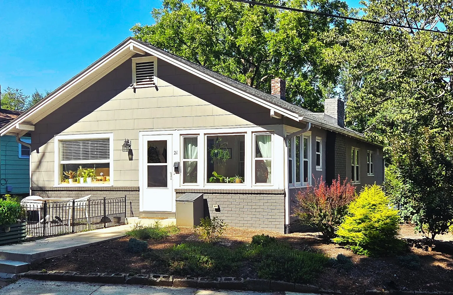 3 bed, 1.5 bath, 1136 sqft, $2,500 — Photo 2