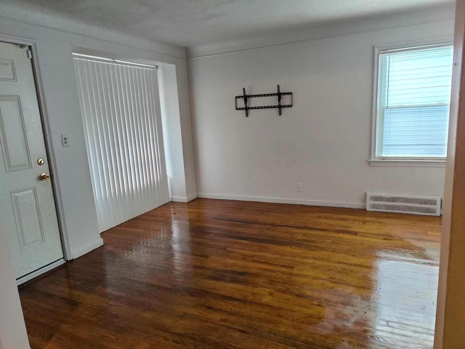 17120 Pembroke Ave — Photo 2
