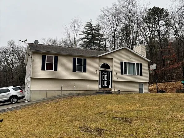 41 Lenni Lenape Avenue, Pine Bush, NY 12566