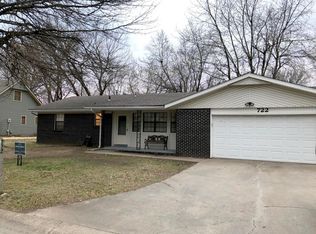 722 W Wickersham Dr, Webb City, MO 64870