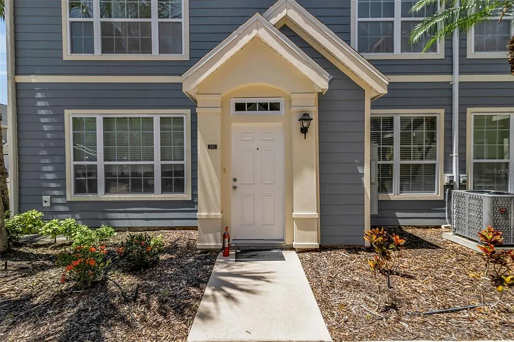 3 bed, 2.0 bath, 1499 sqft, $2,000 — Photo 1