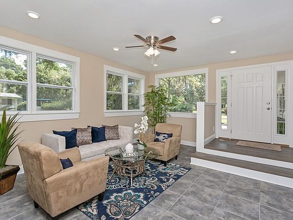 5th image of 306 Tidewater Cir W
