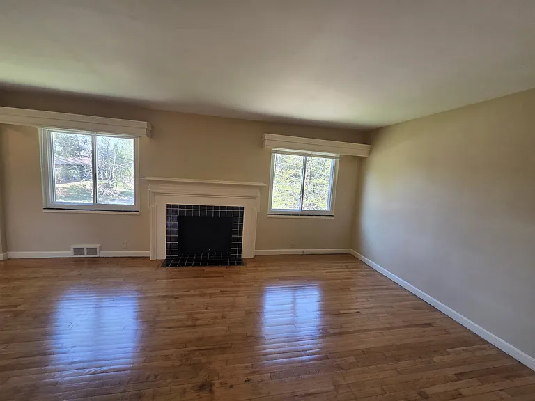 11 Shorewood Dr — Photo 5