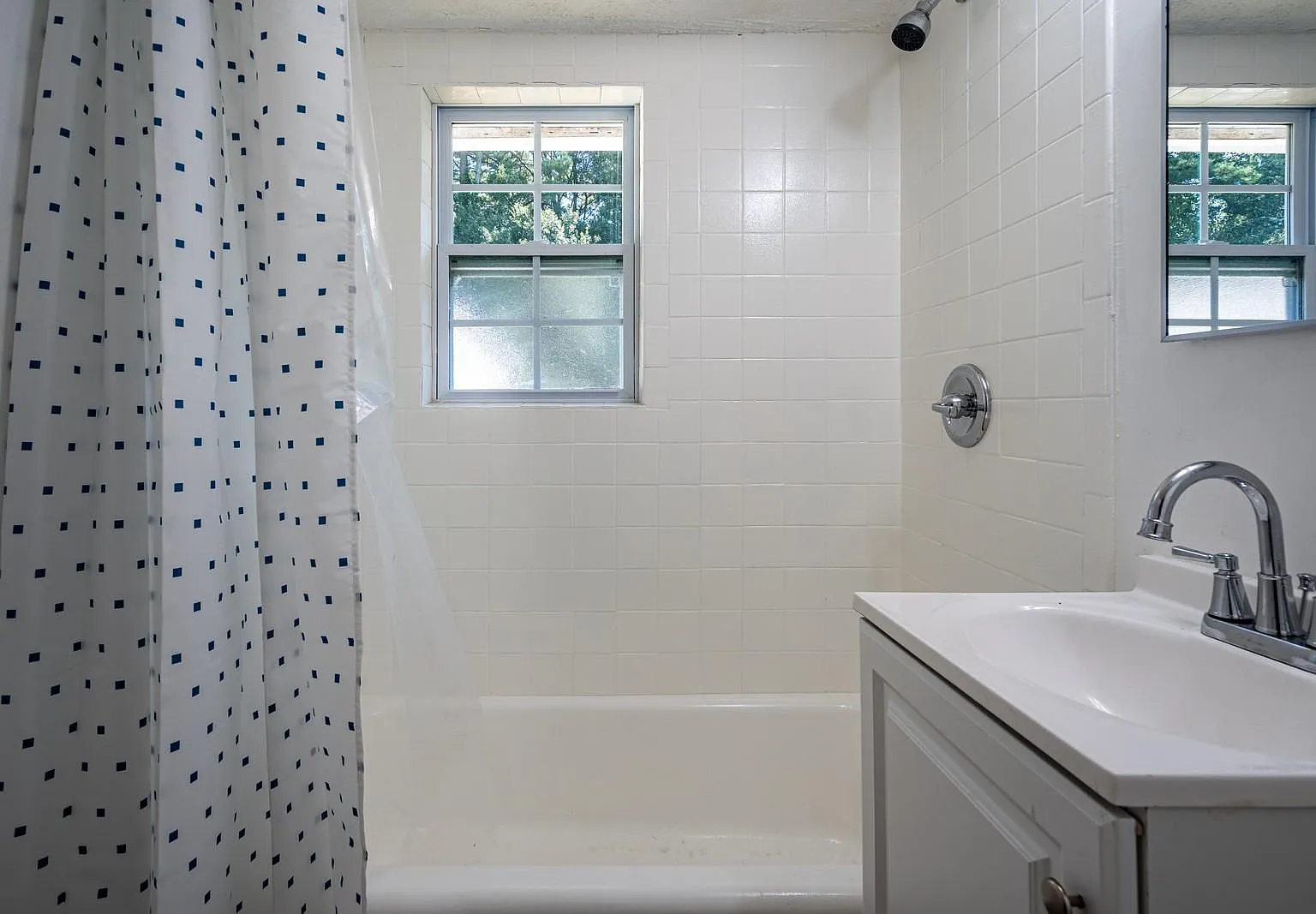 4 bed, 3.0 bath, 2230 sqft, $910 — Photo 4