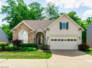 867 Willow Creek Dr, Akron, OH 44333