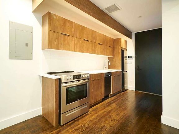 5th image of 495 Saint Johns Pl #3T