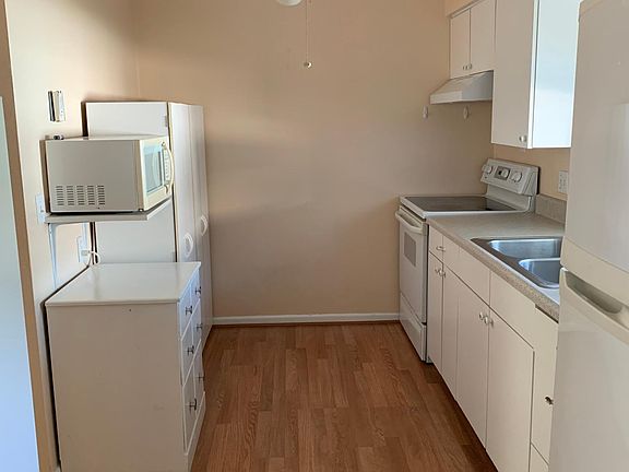 Kitchen (lots of storage)