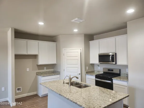 10205 N Desert Tea Dr, Marana, AZ 85653