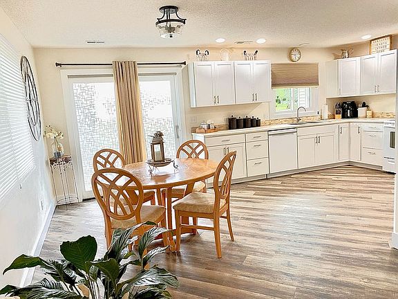 Open Dining Kitchen