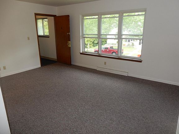 3rd image of 3128 W Fardale Ave #6