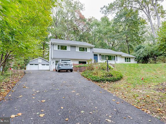 2nd image of 3805 Hillcrest Ln
