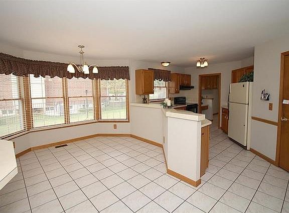 4th image of 2435 Cripple Creek Dr
