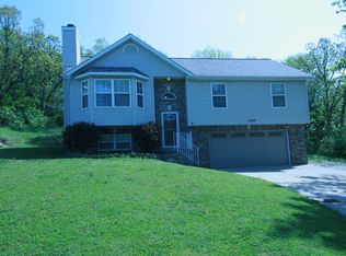 3568 Imperial Hills Dr, Imperial, MO 63052