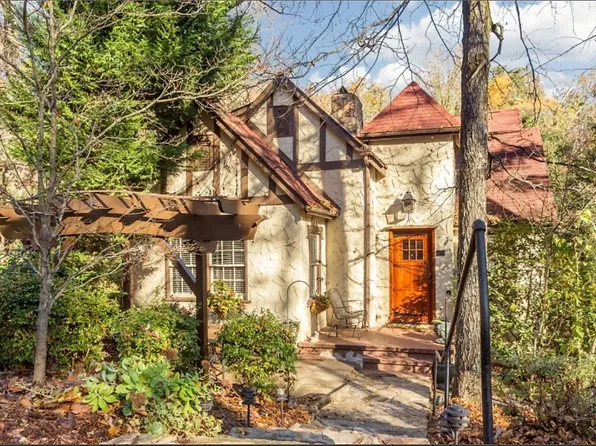 9 Mother Goose Vlg, Lookout Mountain, GA 30750